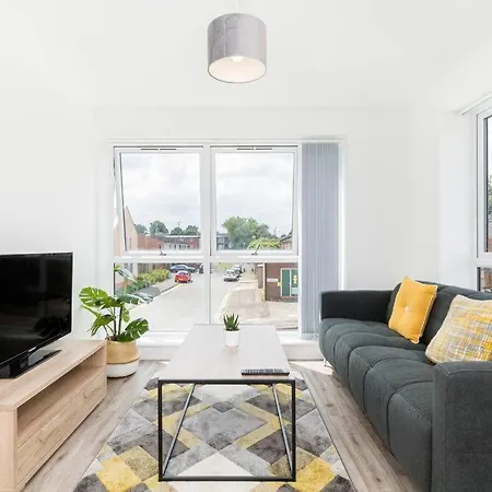 Sunlight Centre Flat With Free Parking Apartment