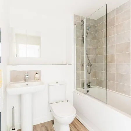 Sunlight Centre Flat With Free Parking Apartment
